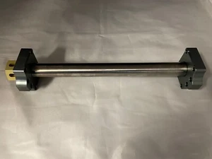 Honda CR500 1989 Docwob superleicht Titan Hinterradachse mit Blöcken und Mutter - Bild 1 von 4