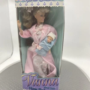 Vintage Vanna White & Her New Baby Boy Doll 12” Totsy Edizione Speciale 1994 Nuova - Foto 1 di 10