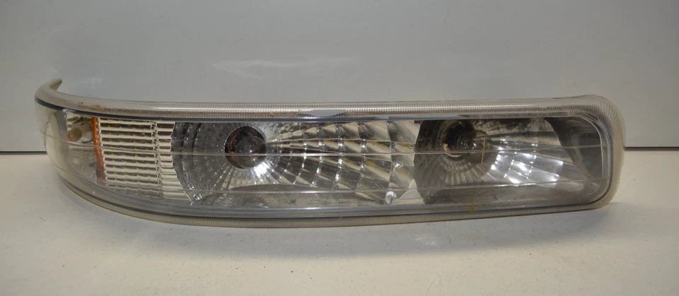 00-06 CHEVROLET TAHOE FRONT RIGHT PASSENGER SIDE TURN SIGNAL LIGHT OEM 116-03527 - Image 1 of 4