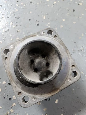 2012-2017 DODGE CHARGER 5.7L RWD AUTOMATIC TRANSMISSION MOUNT SUPPORT OEM - Image 1 of 3