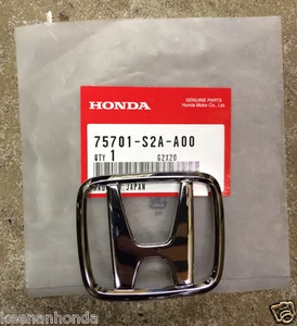 Genuine OEM Honda CR-V 1997 - 2001 Rear H Emblem - Picture 1 of 2