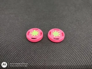NEW Nintendo Switch Pro SPLATOON PINK Thumbstick Joystick Covers LR 2pc Set 3604 - Foto 1 di 3