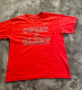 Nike T-Shirt Unisex Kids Sz Large (14-16) Red Short Sleeve Sweat & Glory - Picture 1 of 10