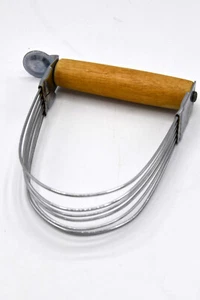 Vintage Pastry Blender Dough Mixer/Cutter Stainless With Natural Wood Handle - Picture 1 of 1