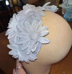 Cappello vintage blu pallido anni 60 look fiore vestibilità comoda tipo fascia - Foto 1 di 8