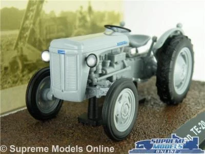FERGUSON TE-20 TRACTOR MODEL VEHICLE 1:32 SCALE 1953 IXO 7517004 GREY FERGY K8 - Image 1 of 4