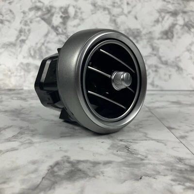 Решетка вентиляционная обогревателя приборной панели кондиционера 2016 Mercedes Benz c450 AMG от оригинального производителя только на запчасти - Изображение 1 из 4