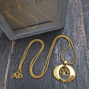 Collar colgante de cadena redonda con logotipo chapado en oro Christian Dior #929c - Imagen 1 de 5