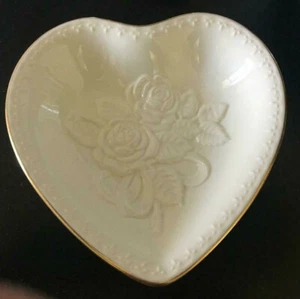 Plato de baratija Pfaltzgraff en forma de corazón American Bone China  - Imagen 1 de 4