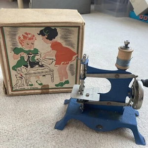 Vintage Little Betty Toy Sewing Machine 1930s - Picture 1 of 9