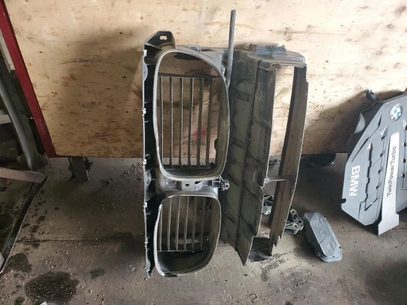 BMW 750i 750iL     2012 Air Shutter 1689296 - Image 1 of 4