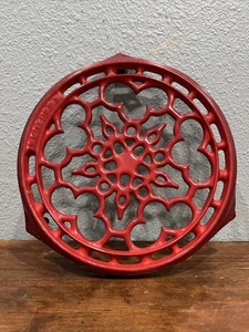 Flame Red Le Creuset Cast Iron Enamel Warming Trivet 8" France Raised - Picture 1 of 4