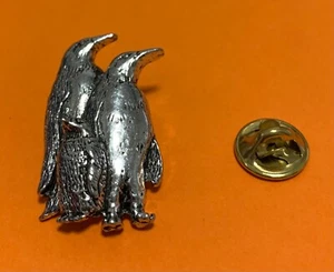 PINGÜINOS PELTRE PLATA PIN INSIGNIA BROCHE SOLAPA EN UNA BOLSA DE REGALO CUMPLEAÑOS NAVIDAD - Imagen 1 de 2