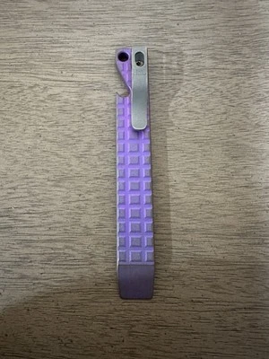 Herramienta de barra de palanca de bolsillo Maverick Customs 5" Ti - Fragmento púrpura - Raro EDC Foto 1 de 4