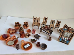 Juego de platos vintage de muebles adornados de metal para casa de muñecas México y cerámica de cocina - Imagen 1 de 10