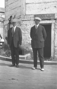 Tourists @ Bastion Nanaimo British Columbia Vintage Early 1900's Photo Negative - Picture 1 of 1