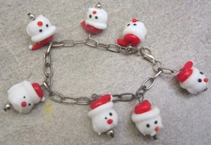 Dijes colgantes de cuentas de Papá Noel de vidrio con cierre de cadena revestida de plata hechos a mano - Imagen 1 de 3