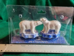SeaWorld Salt And Pepper Shakers - Polar Bears - Picture 1 of 3