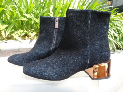 Ivy Kirzhner RINGO Tinta Metálica, Negro Flock Oro Bloque Tacón, Botas con Cremallera EE. UU. Talla 9 Foto 1 de 4