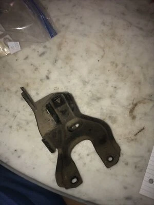 1994 - 1999 年丰田 Celica 前乘客发动机托架 右握 保险丝盒支架 c2 — 第 1/4 张图片