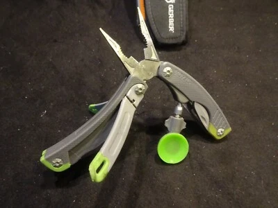 Gerber Multifunktionswerkzeug  12 Werkzeuge Schwarz Grün in OVP mit Holster - Bild 1 von 4