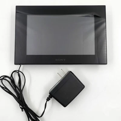 Sony S-Frame DPF-D70 7" Digital Photo Picture Display Home Decor - Image 1 of 4