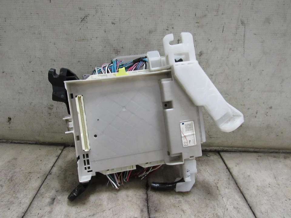 2010 LEXUS HS250H CABIN FUSE BOX 8273075020 - Image 1 of 4