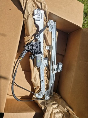 GM 15101785 Power Window Regulator and Motor Assembly Left Hand Drive OEM - Image 1 of 2