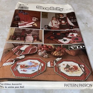 Simplicity 8213 Vintage Pattern Aprons Potholders Bag Christmas Decor - Picture 1 of 4