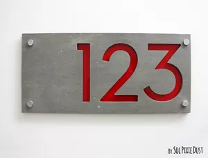 Targa insegna moderna numeri civici, cemento e acrilico rosso - numero porta rettangolare - Foto 1 di 7