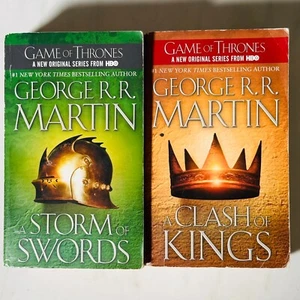 Lot of 2 Game of Thrones Paperback Novels George R.R. Martin Swords Clash Kings - Imagen 1 de 8
