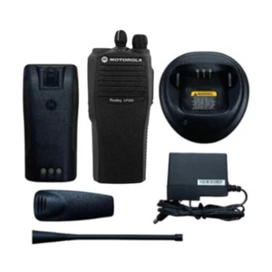 Używana Motorola CP200 AAH50RDC9AA2AN 16-kanałowa 4 Watt UHF 438-470MHz Radio - Zdjęcie 1 z 1