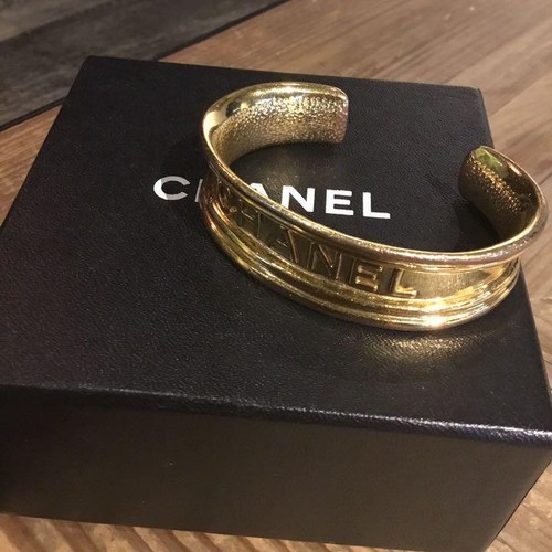 Braccialetto logo vintage CHANEL circonferenza oro 20 cm incluso zona senza inserto 3 cm