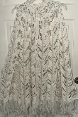 Poncho suéter vintage hecho a mano tejido con botones capa OSFM marfil flecos Foto 1 de 4