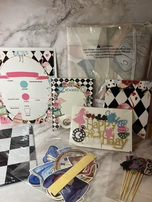 Decoraciones de fiesta Alicia en el País de los Países Bajos • Nuevo • Banner • Decoración de pasteles • Globos • Foto 1 de 4