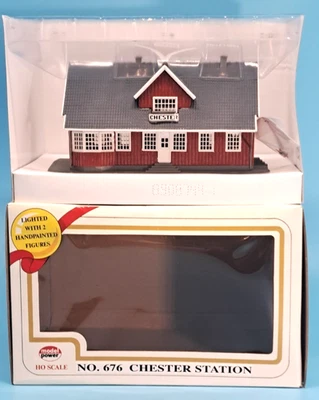 Model Power No.676 - HO Scale - Chester Station - Lighted with 2 Figures - Image 1 of 4