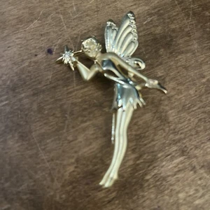 Tinker Bell  Gold Tone Fairy Brooch Pin Vintage Flying Mythical - Picture 1 of 3
