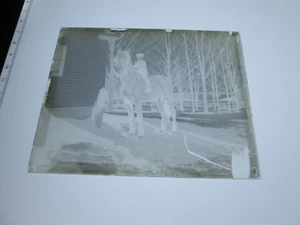 ONE (1) EARLY 1900s GLASS NEGATIVE: MAINE, "BOY ON LARGE HORSE" - Imagen 1 de 1