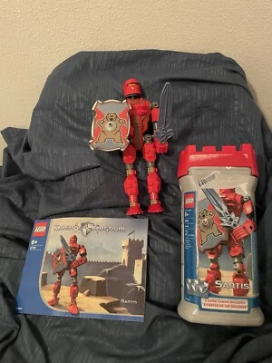 LEGO Knights Kingdom 8785 Santis Poseable Castle Knight Figure Red Bear Complete - Image 1 of 4