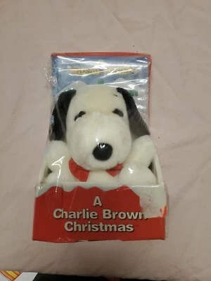 A Charlie Brown Christmas VHS clamshell Snoopy Plush Bundle Blockbuster Peanuts Foto 1 de 4