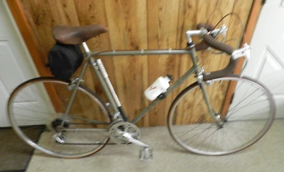 VINTAGE ROSS SUPER GRAND TOUR, 21 SPEED, 22" FRAME CUSTOM EXCELANT  ROAD BIKE - Image 1 of 4