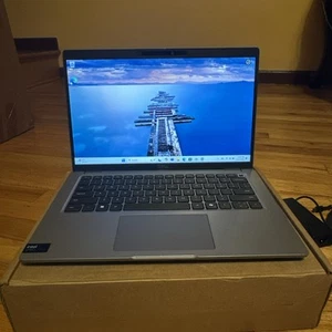 2025 Dell Latitude 14 5450 Ultra 5 16GB 512GB NVMe 14" FHD Touch W11 Pro WTY - Bild 1 von 11