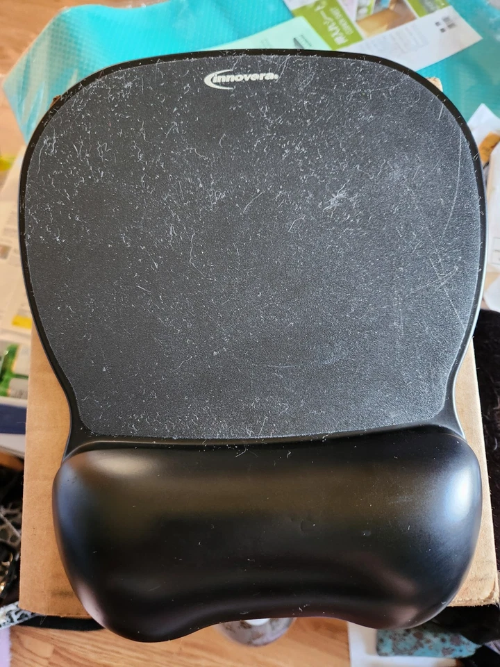 Innovera Softskin Gel Mouse Pad with Wrist Rest IVR-51450, Black - Image 1 of 1