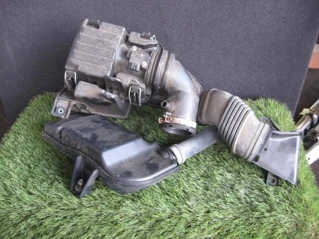 HONDA Fit 2017 DBA-GK5 Air Cleaner Assembly 172015R1J01 [Used] [PA104408095] - Image 1 of 3