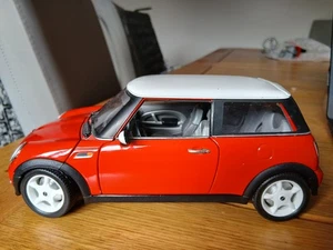 Model Bburago Mini Cooper Red 1-18 Scale - Picture 1 of 4
