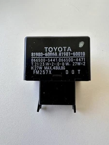 Toyota Lexus UZJ100L TURN SIGNAL FLASHER RELAY 81981-60010 81981-60010 - 8 PIN - Picture 1 of 3