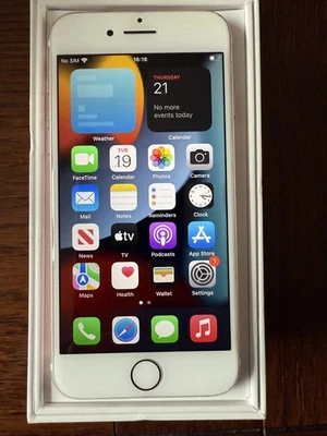 Apple iPhone 7 32GB Unlocked Smartphone immaculate with box + unused plug - Image 1 of 3