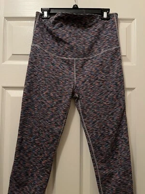 GAP Fit Maternity Workout Leggings Capri M - Image 1 of 4