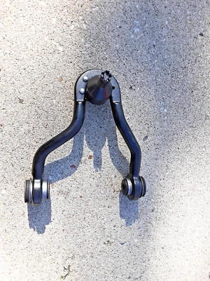 NEW Chevy/Gmc Upper Right Suspension Control Arm and Ball Joint Assy X620719 - Image 1 of 4