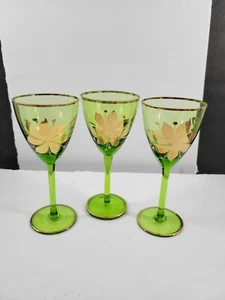 Set 3 bicchieri da vino vintage in vetro verde dorato floreale 7" - Foto 1 di 9
